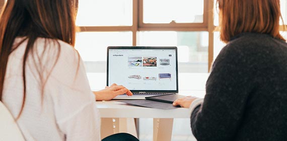 women working on the laptop